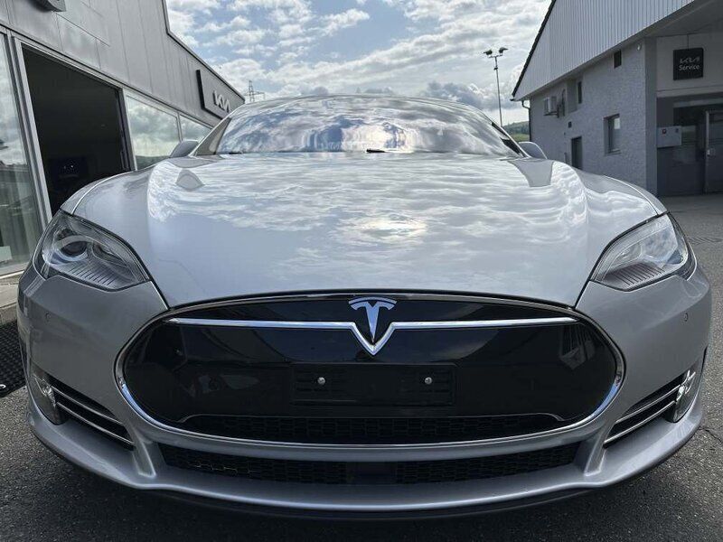 Silber Gebraucht 2016 Tesla Model S Kleinwagen | CHF 26’900 (Fairer Preis) - Bild 1/4