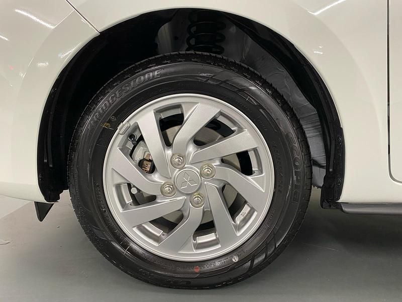 Gebraucht Mitsubishi Space Star Invite 71 PS (52 kW) 2024 Weiss Limousine