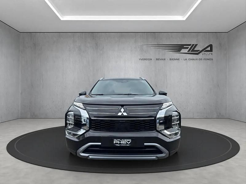 Neu Mitsubishi Outlander P-HEV Intense 306 PS (225 kW) 2025 Schwarz