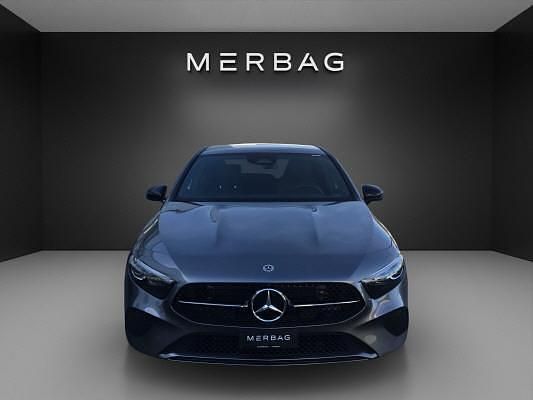 Gebraucht Mercedes A180 136 PS (100 kW) 2024 Grau Limousine