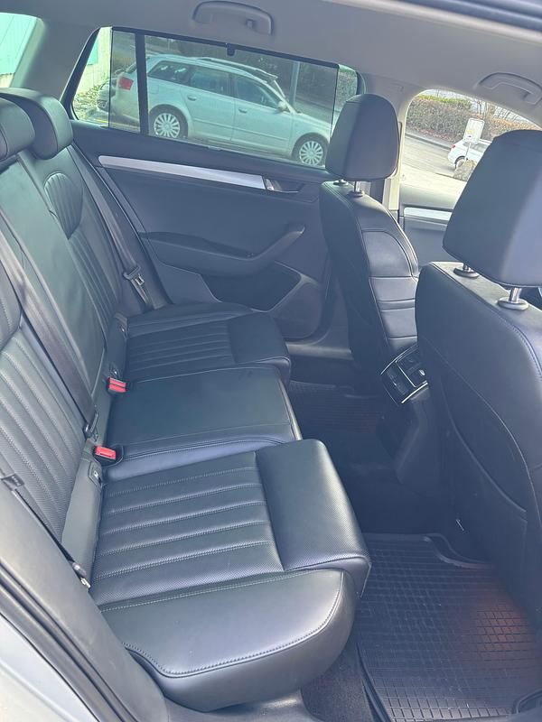 Gebraucht Skoda Superb SportlinePlus 190 PS (139 kW) 2019 Kombi