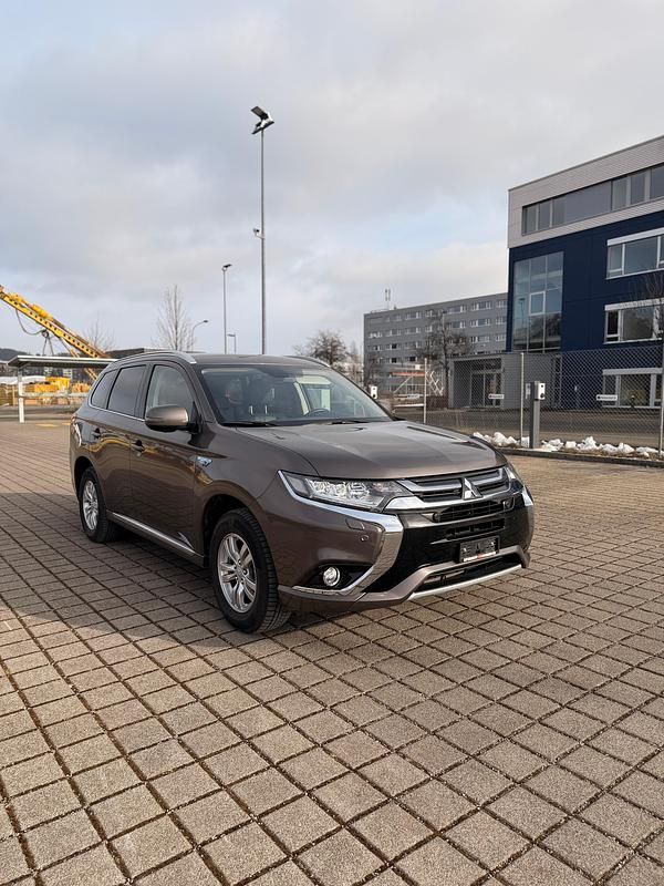 Gebraucht Mitsubishi Outlander P-HEV 121 PS (88 kW) 2016