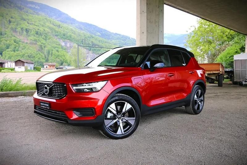Rot mét. Gebraucht 2025 Volvo XC40 R-Design SUV | CHF 53’500 - Bild 1/4