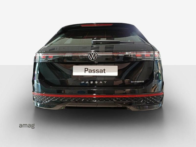 Gebraucht VW Passat R-line 272 PS (200 kW) 2024 Grenadill black metallic Kombi