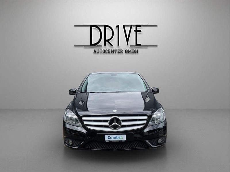 Gebraucht Mercedes B180 122 PS (89 kW) 2014 Schwarz Van / Kleinbus