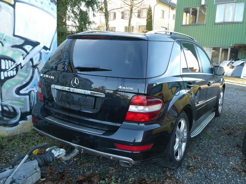 Gebraucht Mercedes ML320 224 PS (164 kW) 2009 SUV