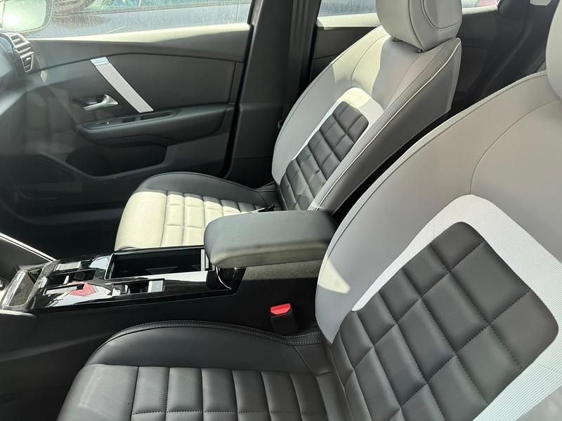 Neu Citroën C4 136 PS (100 kW) 2025 Grau Limousine