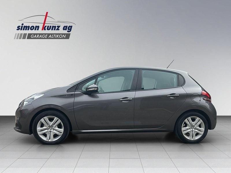 Gebraucht Peugeot 208 Signature Sky 110 PS (80 kW) 2018 Kleinwagen
