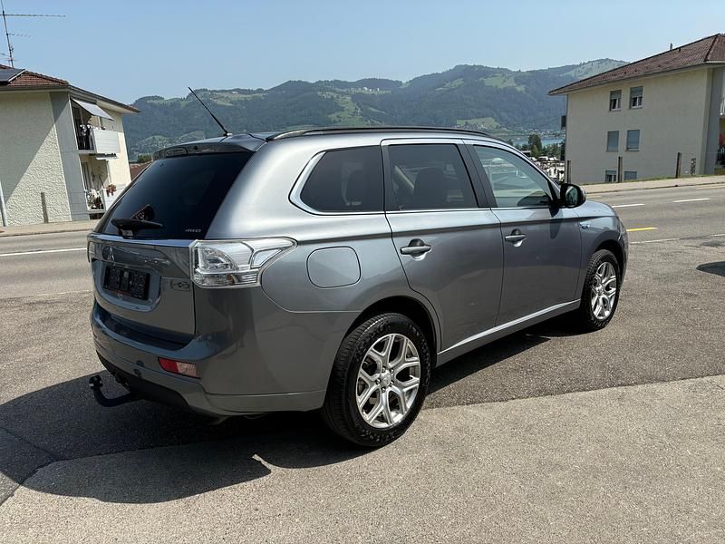 Gebraucht Mitsubishi Outlander P-HEV 121 PS (88 kW) 2015