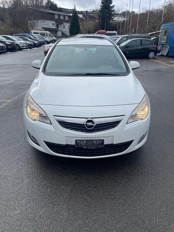 Gebraucht Opel Astra Enjoy 110 PS (80 kW) 2012