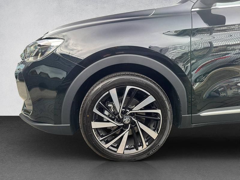 Gebraucht MG ZS Luxury 197 PS (144 kW) 2024 Rot Limousine