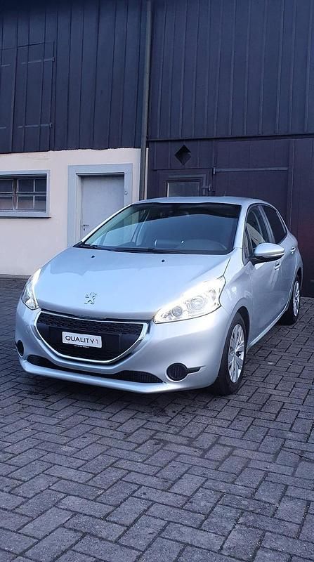 Gebraucht Peugeot 208 Active 68 PS (50 kW) 2014 Kleinwagen