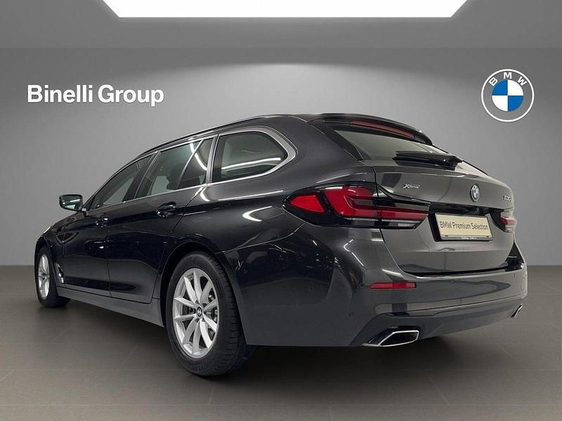 Gebraucht BMW 530 Sport Line 296 PS (217 kW) 2023 Grau Kombi