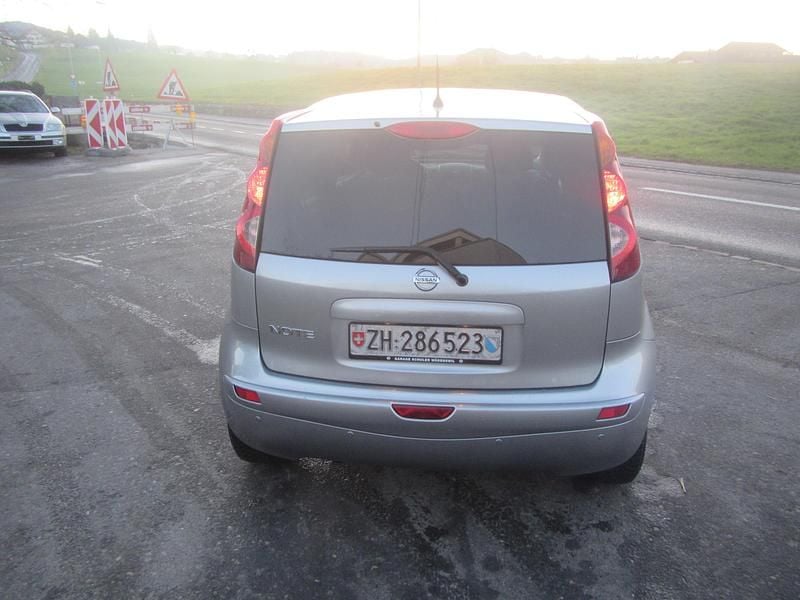 Gebraucht Nissan Note Acenta 110 PS (80 kW) 2010 Silber Van / Kleinbus
