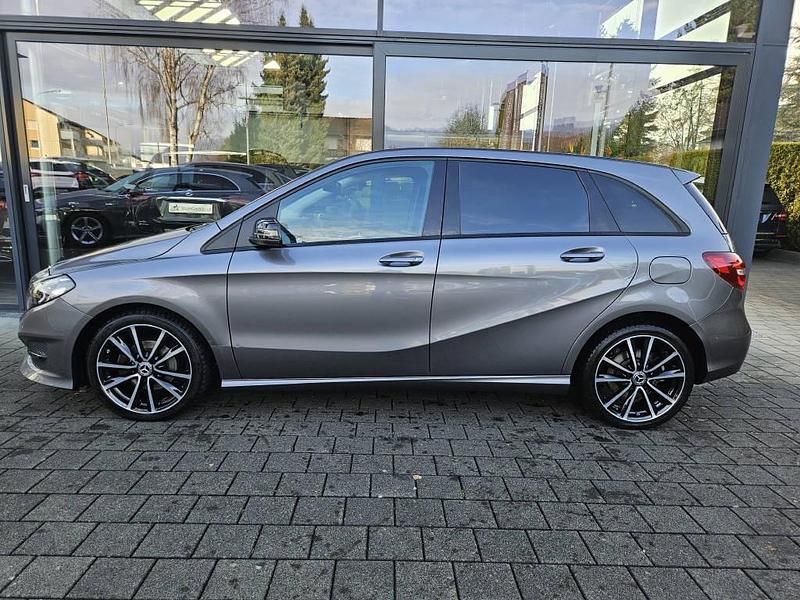 Gebraucht Mercedes B220 Urban 184 PS (135 kW) 2018 Grau Van / Kleinbus