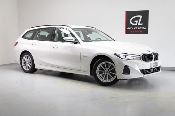 Gebraucht BMW 330e Comfort Edition 183 PS (134 kW) 2022 Weiss Kombi