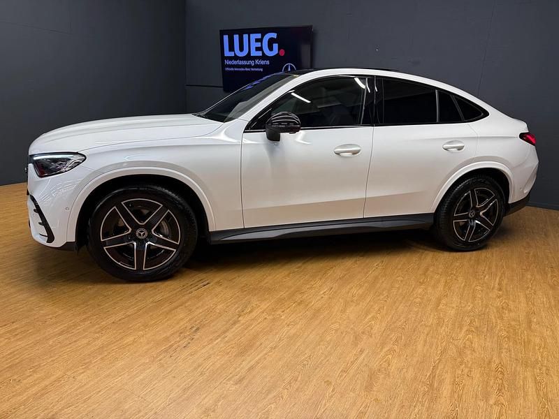 Gebraucht Mercedes GLC300e AMG 269 PS (197 kW) 2024 Weiss Coupé