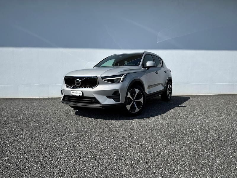Silber Gebraucht 2022 Volvo XC40 Core SUV | CHF 33’900 (Teuer) - Bild 1/4