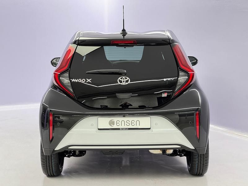 Neu Toyota Aygo X Sport 116 PS (85 kW) 2025 Weiss SUV