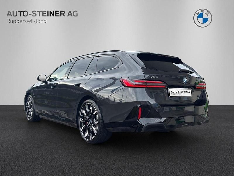 Neu BMW 550e M Sport 489 PS (359 kW) 2025 Kombi
