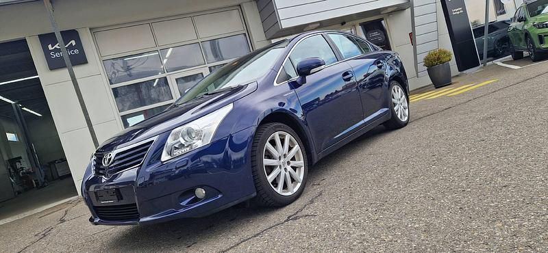 Blau Gebraucht 2010 Toyota Avensis Premium Limousine | CHF 7’200 (Etwas zu teuer) - Bild 1/4
