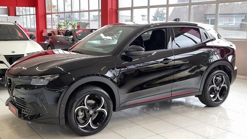 Neu Alfa Romeo Junior Edizione Speciale 145 PS (106 kW) 2025 SUV