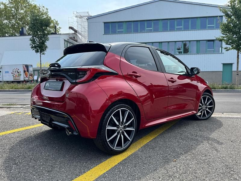 Neu Toyota Yaris Hybrid Sport 130 PS (95 kW) 2025