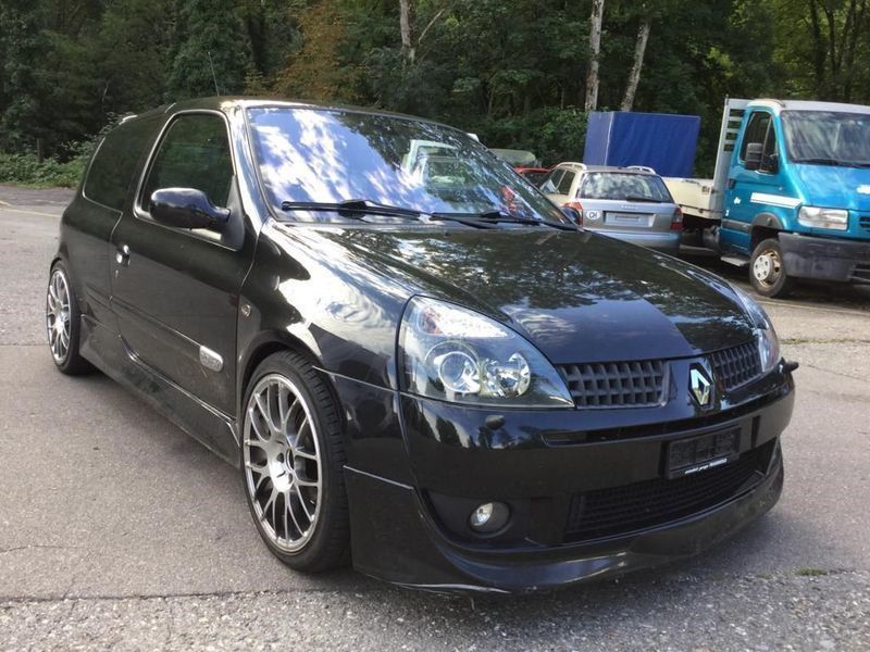 Gebraucht 2002 Renault Clio 2.0 Benzin 168 PS (2.999 CHF) 8200