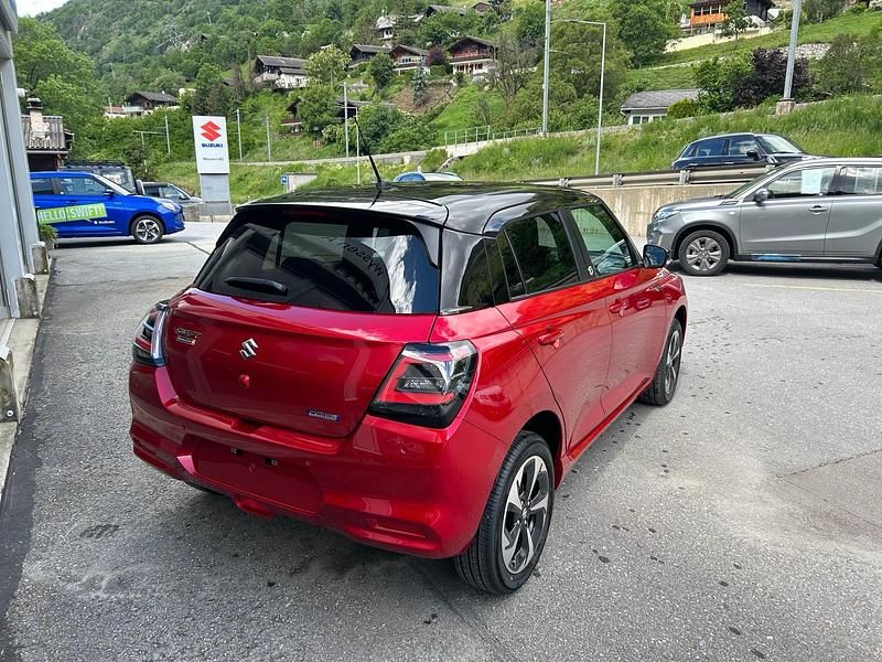 Gebraucht Suzuki Swift 82 PS (60 kW) 2025 Rot Limousine