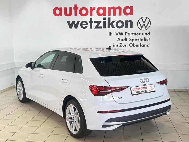 Gebraucht Audi A3 Sportback e-tron Attraction 150 PS (110 kW) 2025 Weiss Kleinwagen