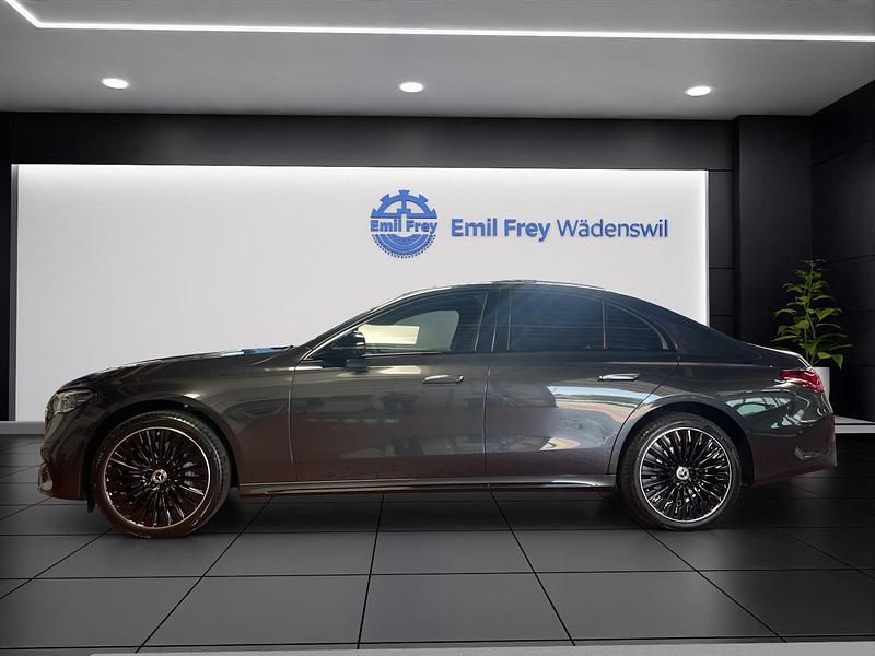 Neu Mercedes E220 AMG line 220 PS (161 kW) 2025 Grau Limousine