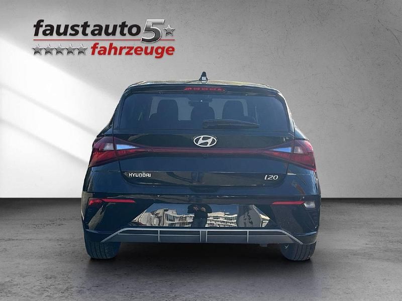 Neu Hyundai i20 90 PS (66 kW) 2025 Schwarz Limousine