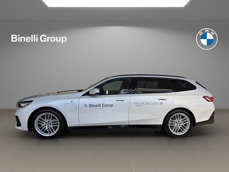 Gebraucht BMW 530e M Sport 299 PS (219 kW) 2025 Weiss Kombi