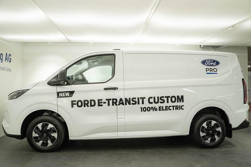 Gebraucht Ford E-Transit Trend 160 kW (218 PS) 2024 Weiss Van