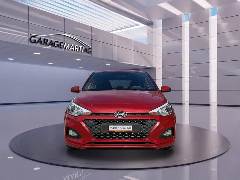 Gebraucht Hyundai i20 101 PS (74 kW) 2020 Rot Limousine