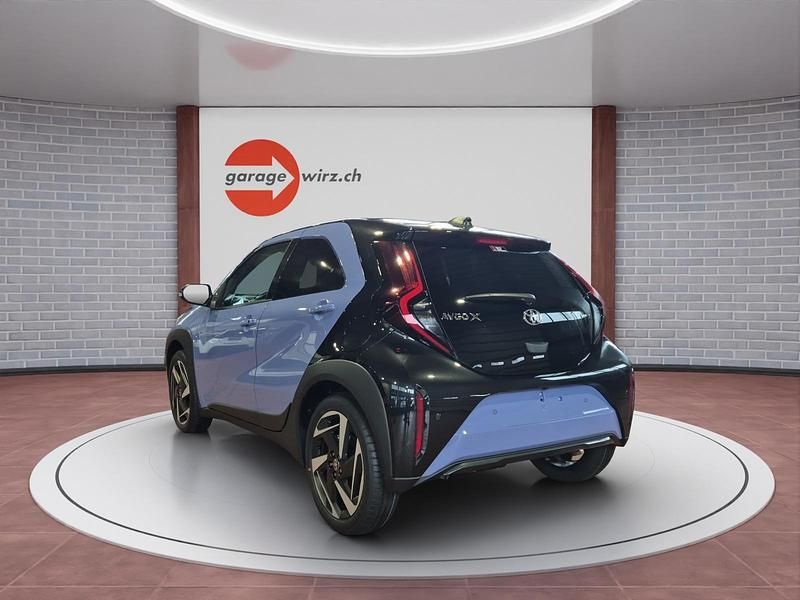 Neu Toyota Aygo X Style 116 PS (85 kW) 2026 Grau SUV