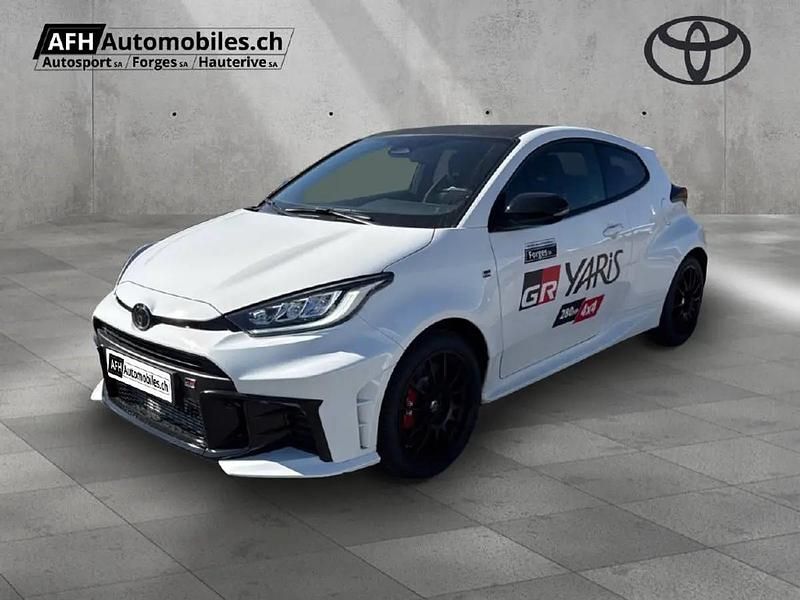 Weiss Gebraucht 2025 Toyota Yaris Sport Kleinwagen | CHF 48’250 - Bild 1/4