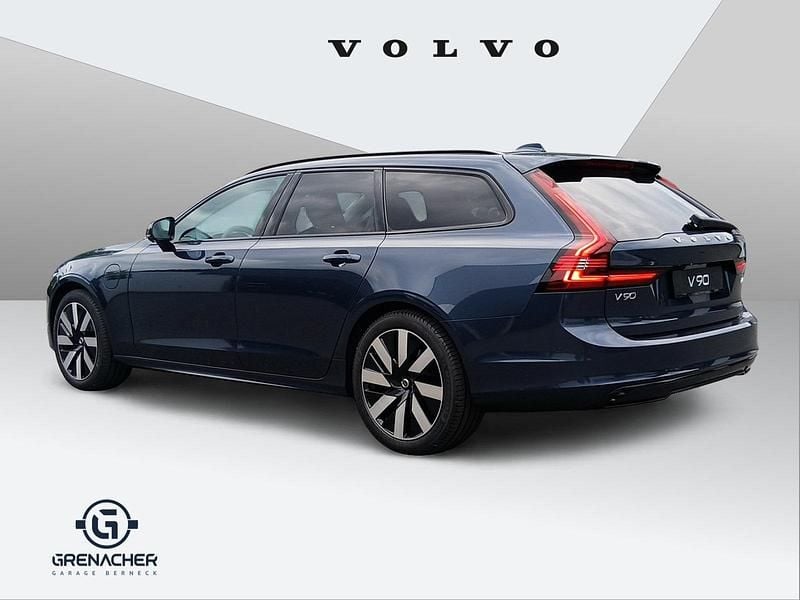 Neu Volvo V90 253 PS (186 kW) 2025 Kombi