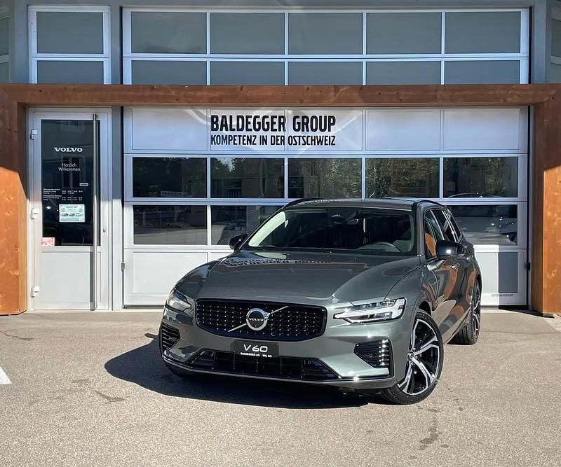 Neu Volvo V60 Ultra 350 PS (257 kW) 2025 Grün Kombi
