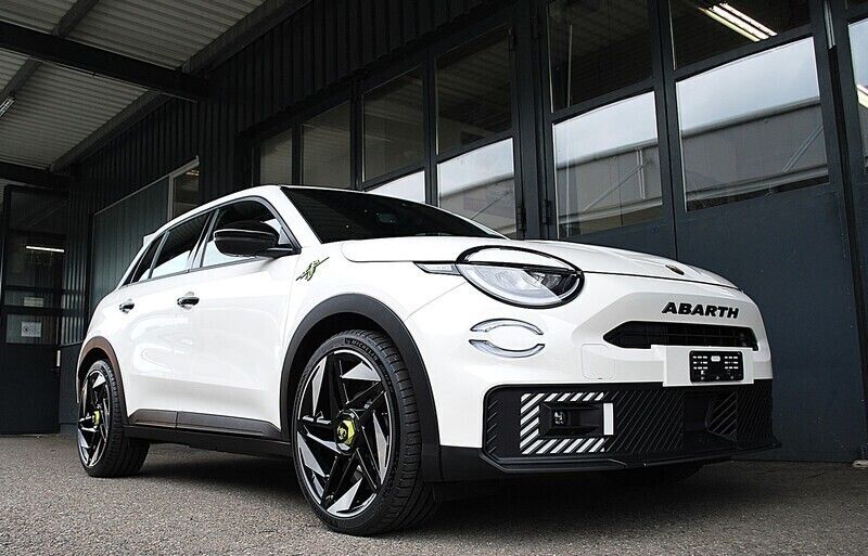 Neu 2025 Fiat 600E Abarth | CHF 39’900 (Etwas zu teuer) - Bild 1/4