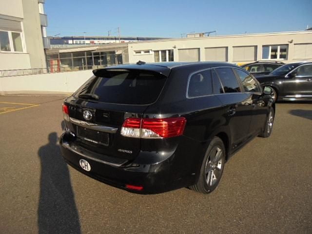 Gebraucht Toyota Avensis Sol 152 PS (111 kW) 2015 Kombi