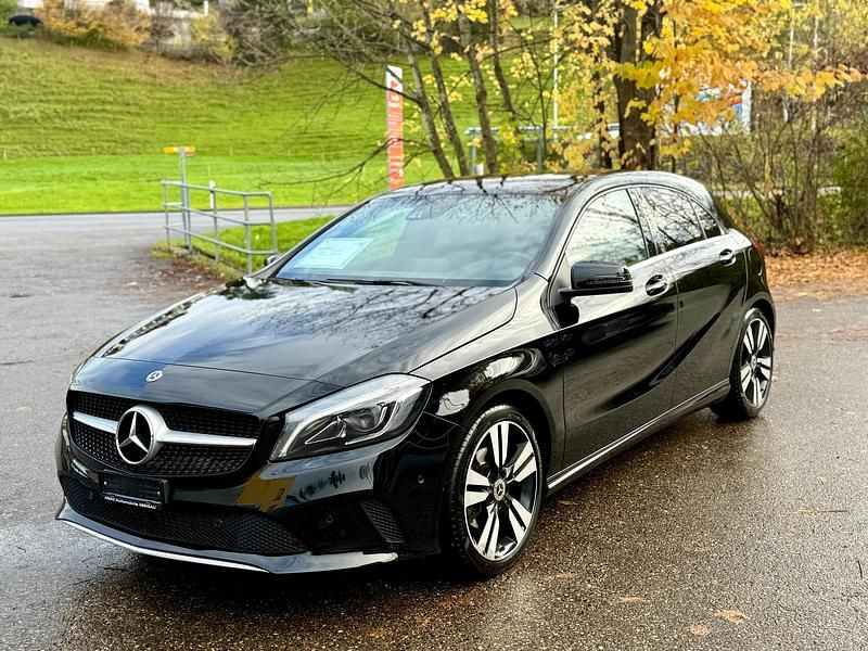 Gebraucht Mercedes A180 Night 122 PS (89 kW) 2017