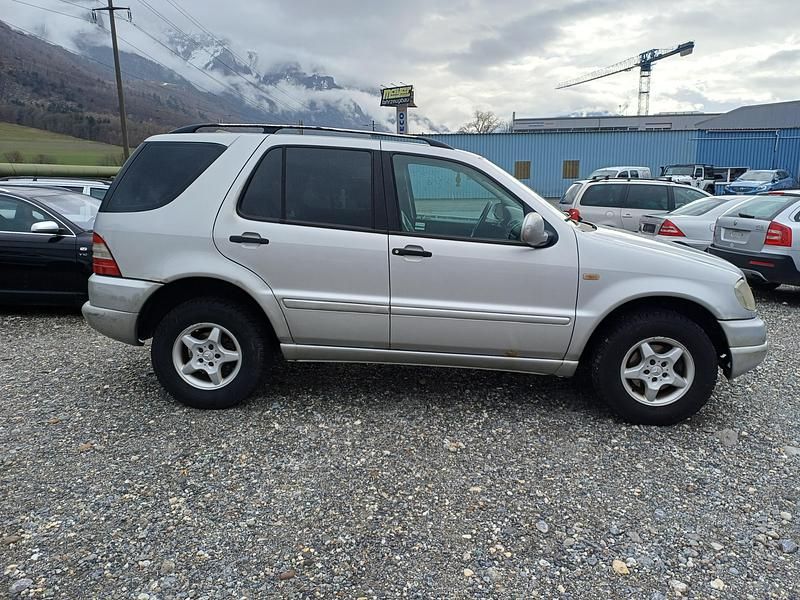 Gebraucht Mercedes ML270 163 PS (119 kW) 2000 SUV