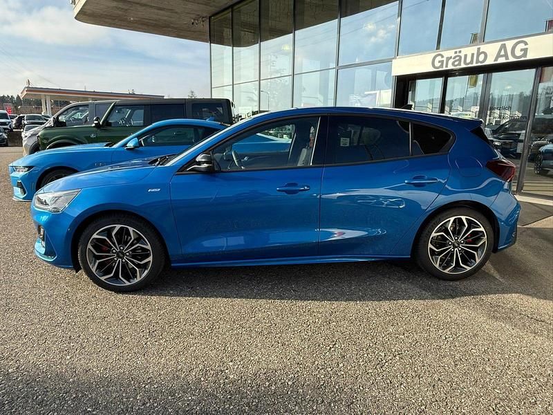 Neu Ford Focus ST-Line X 155 PS (114 kW) 2025 Blau Kombi