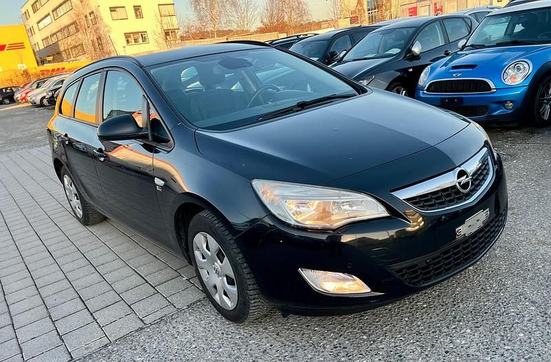 Gebraucht Opel Astra 140 PS (102 kW) 2013