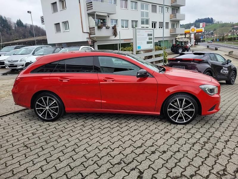 Gebraucht Mercedes CLA250 Shooting Brake Urban 211 PS (155 kW) 2016 Rot Kombi