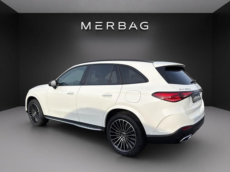 Neu Mercedes GLC300e 335 PS (246 kW) 2025 Weiss SUV