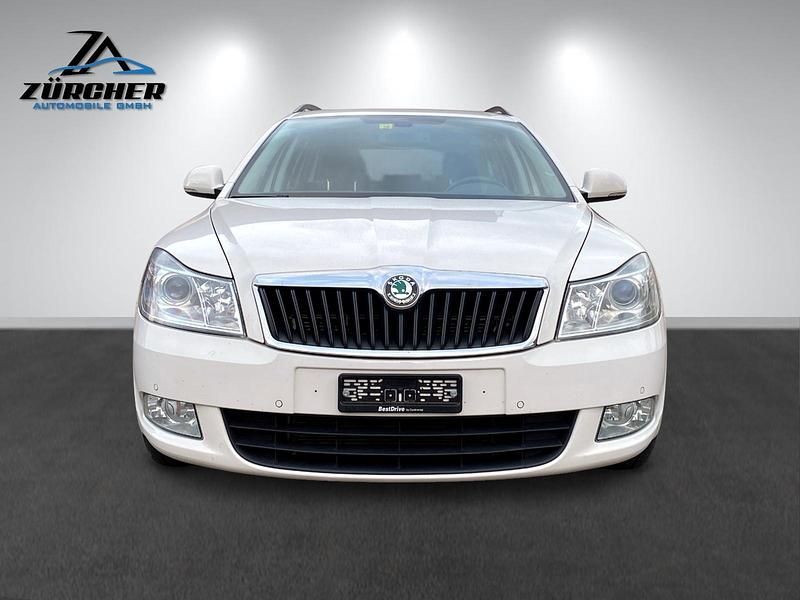 Gebraucht Skoda Octavia Clever 105 PS (77 kW) 2011 Kombi