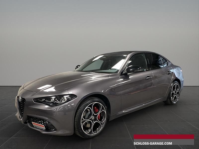 Grau Neu 2025 Alfa Romeo Giulia Premium Limousine | CHF 70’890 (Etwas zu teuer) - Bild 1/4