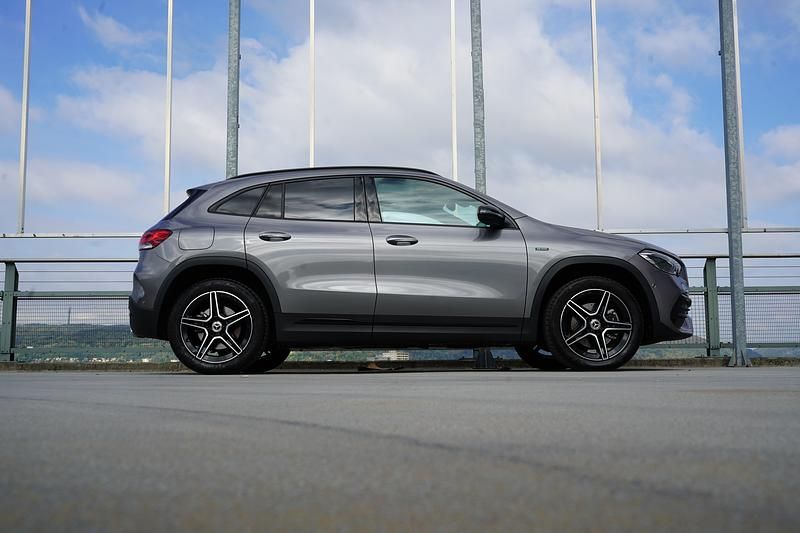 Gebraucht Mercedes GLA250 AMG line 217 PS (159 kW) 2021 SUV